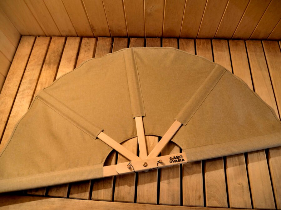 Didelė rankų darbo pirties vėduoklė